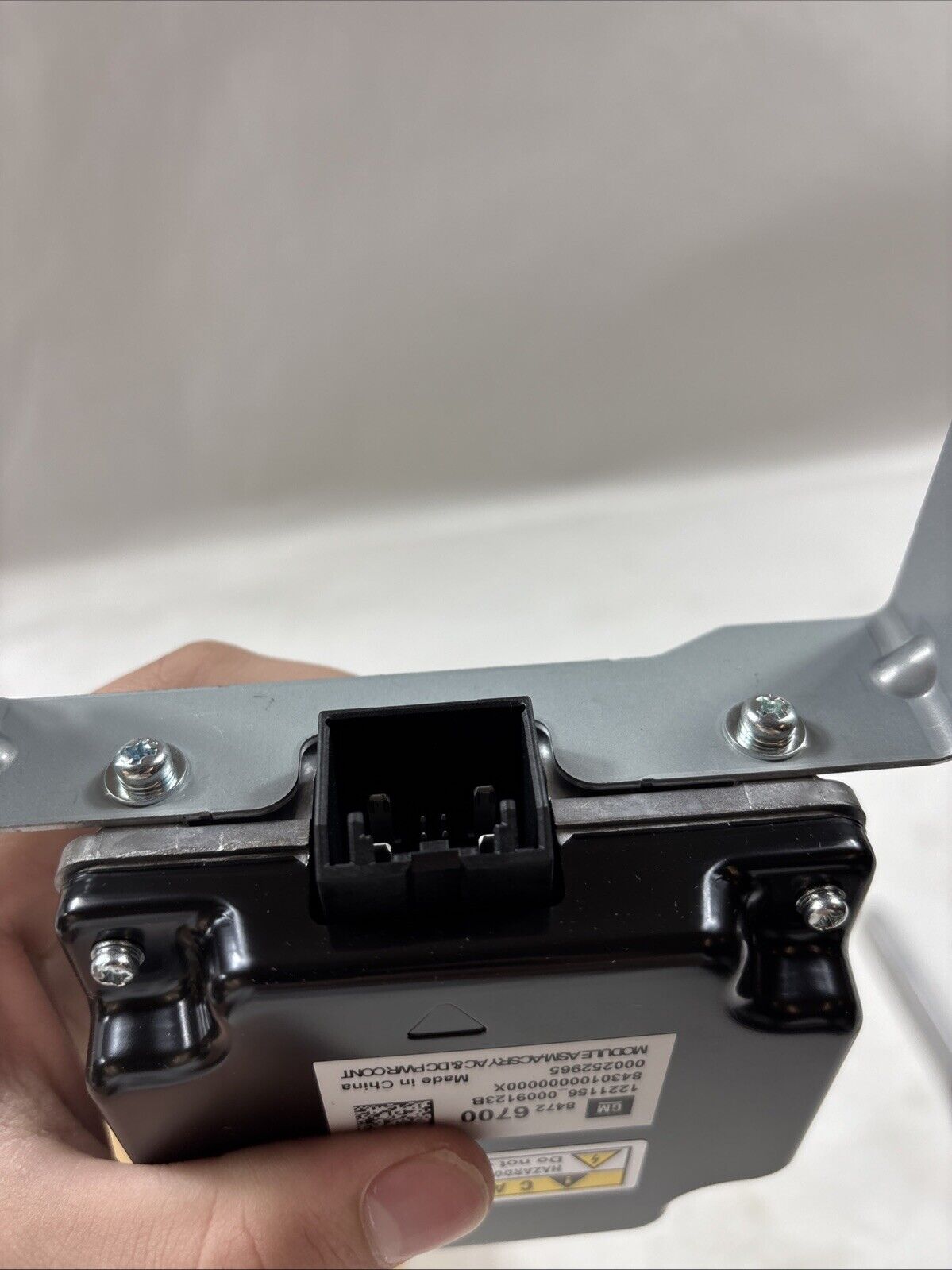 Genuine OEM GM Chevrolet Malibu Lower Power Inverter Module 2016-2025 84726700