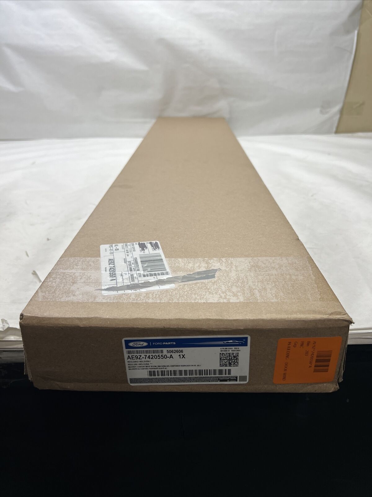 New OEM Genuine Ford MKT 10-19 Right Passenger Side Window Molding AE9Z7420550A