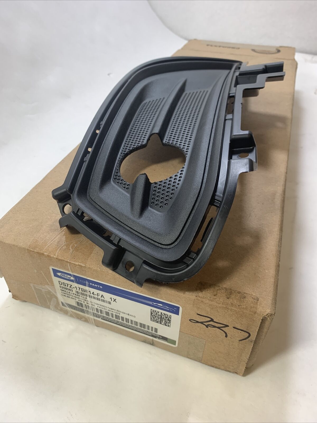 New OEM Ford Fusion Fog Light Trim Bezel 2013-16 Driver Side DS7Z-17B814-FA