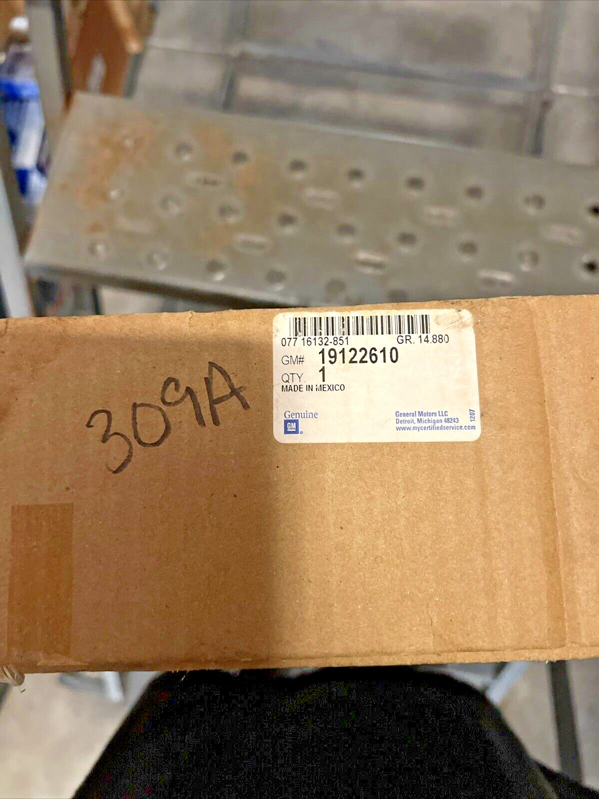 NEW Genuine OEM GM Ebony Driver Seat Cushion Cover 19122610