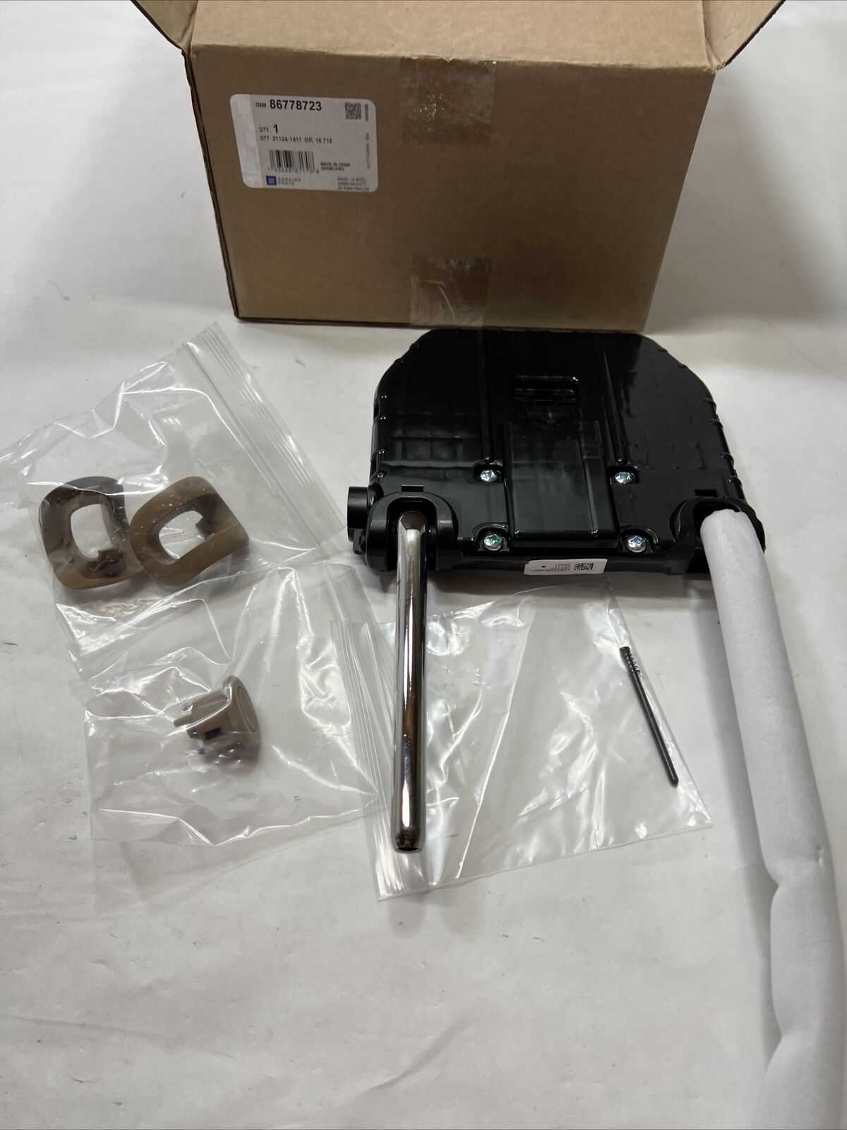 New OEM Genuine GM Restraint Kit 86778723