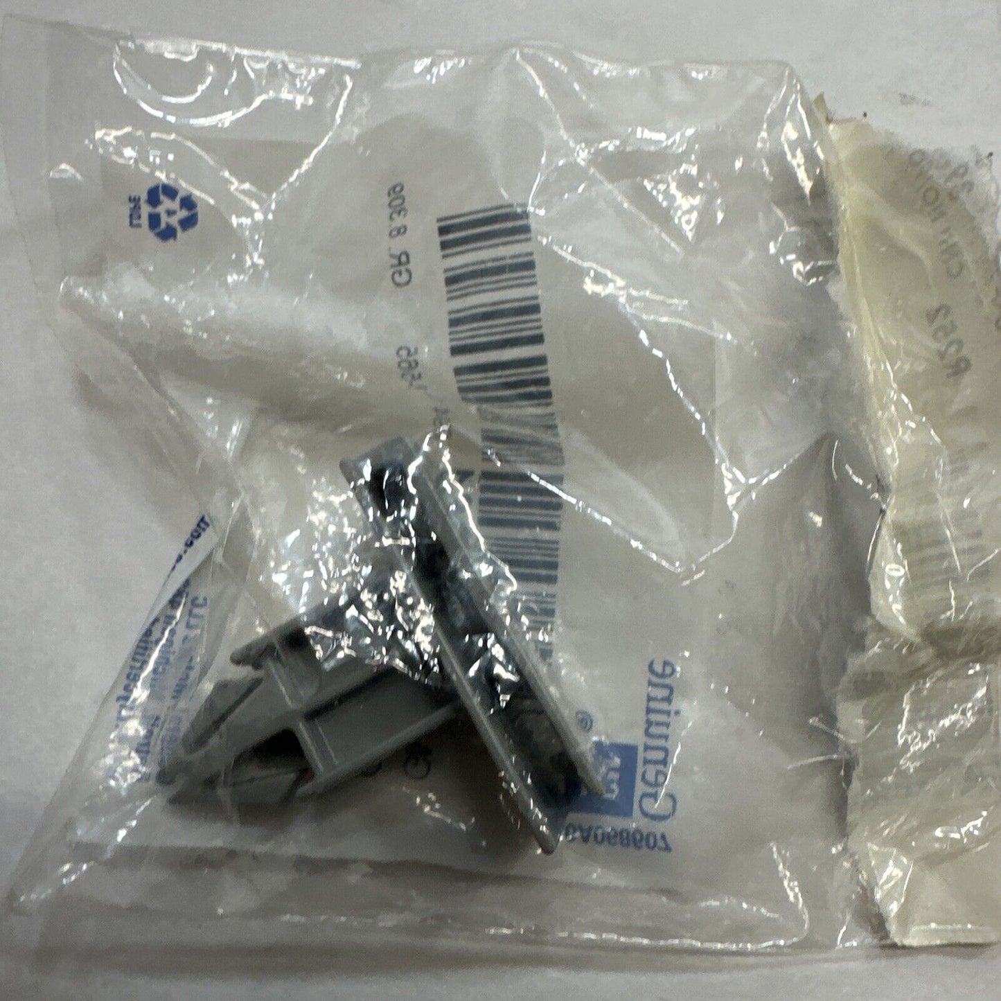 New OEM Genuine GM Chevrolet 2000-2016 Rocker Panel Molding Retainer 10431761