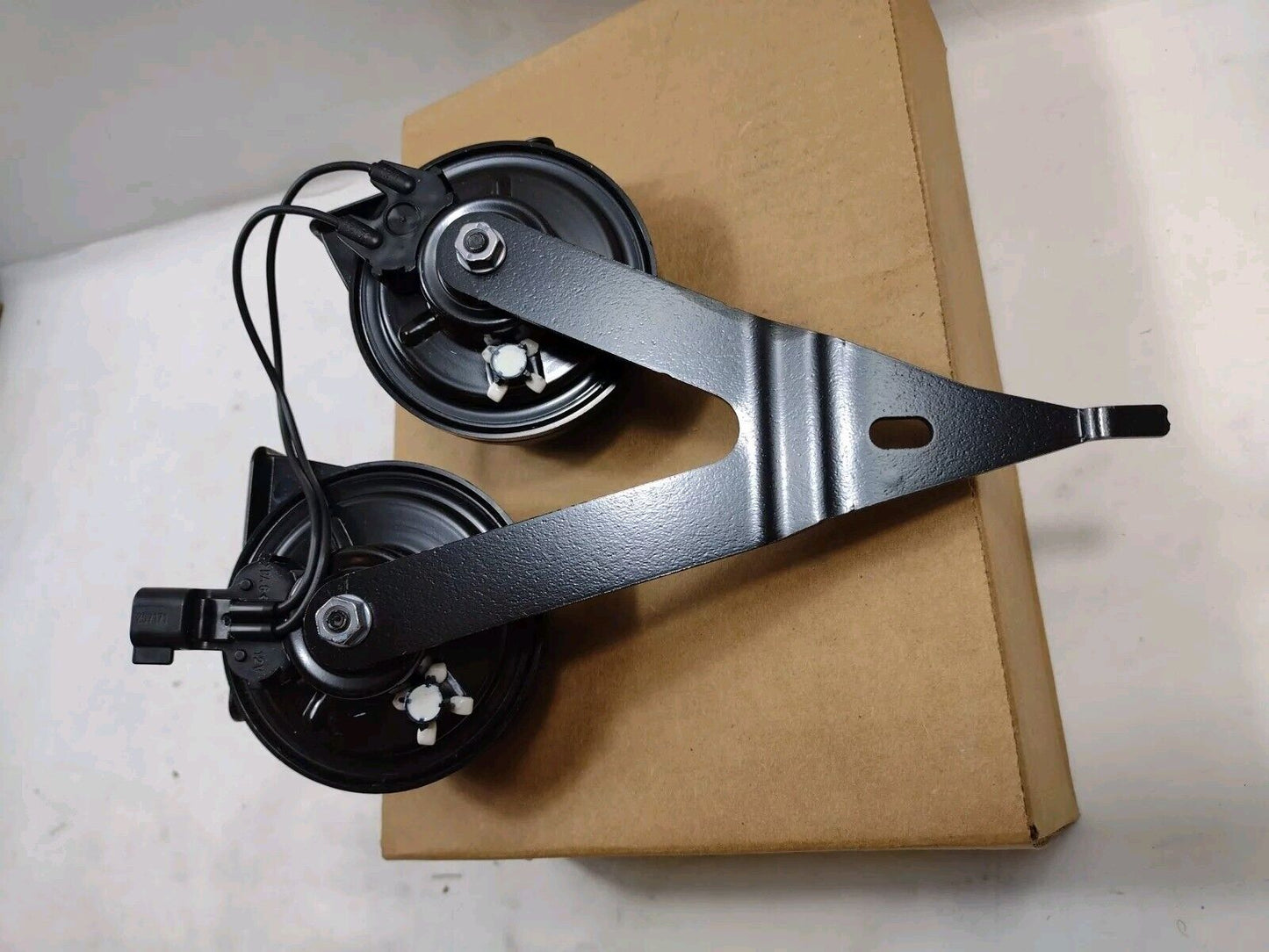 Genuine OEM GM Cadillac Escalade ESV Electrical Horn 2019-2024 84447715