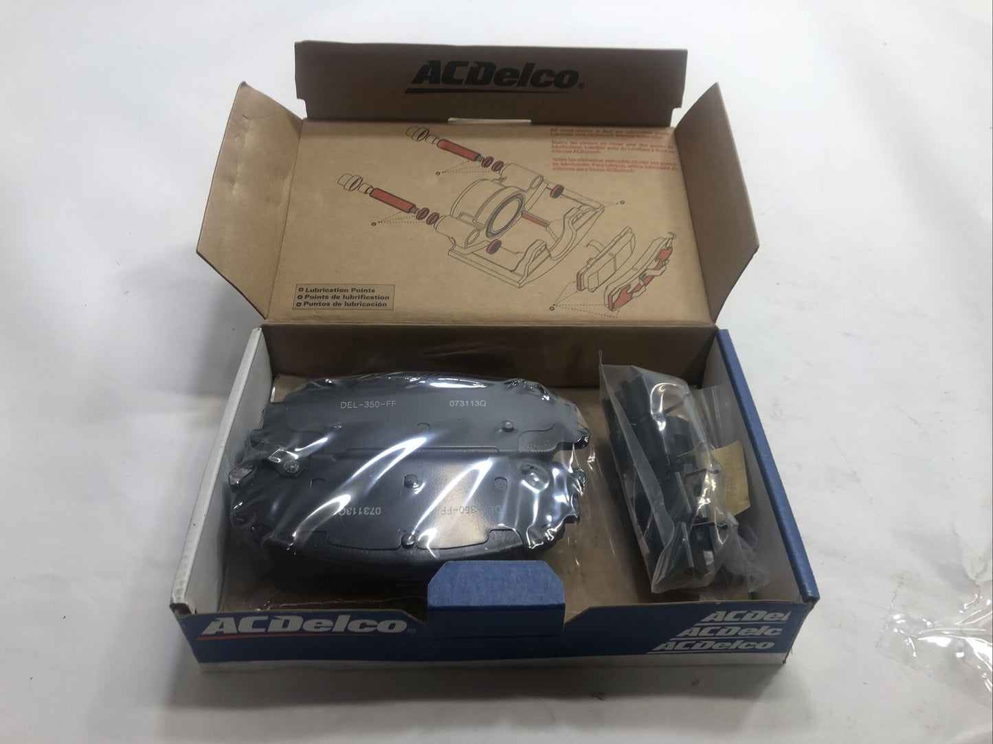 New OEM GM ACDelco 17D1351CH Ceramic Front Disc Brake Pad Kit W/Clips 19428001