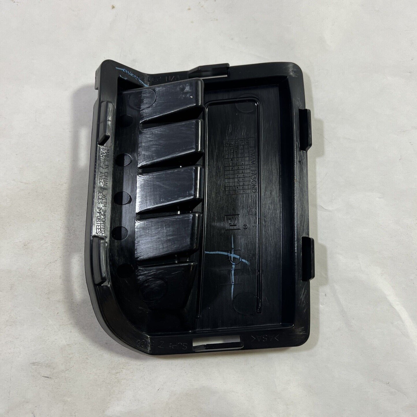 Genuine OEM GM Terrain Right Side Bumper Grille Trim Cover 2016-2017 23372630