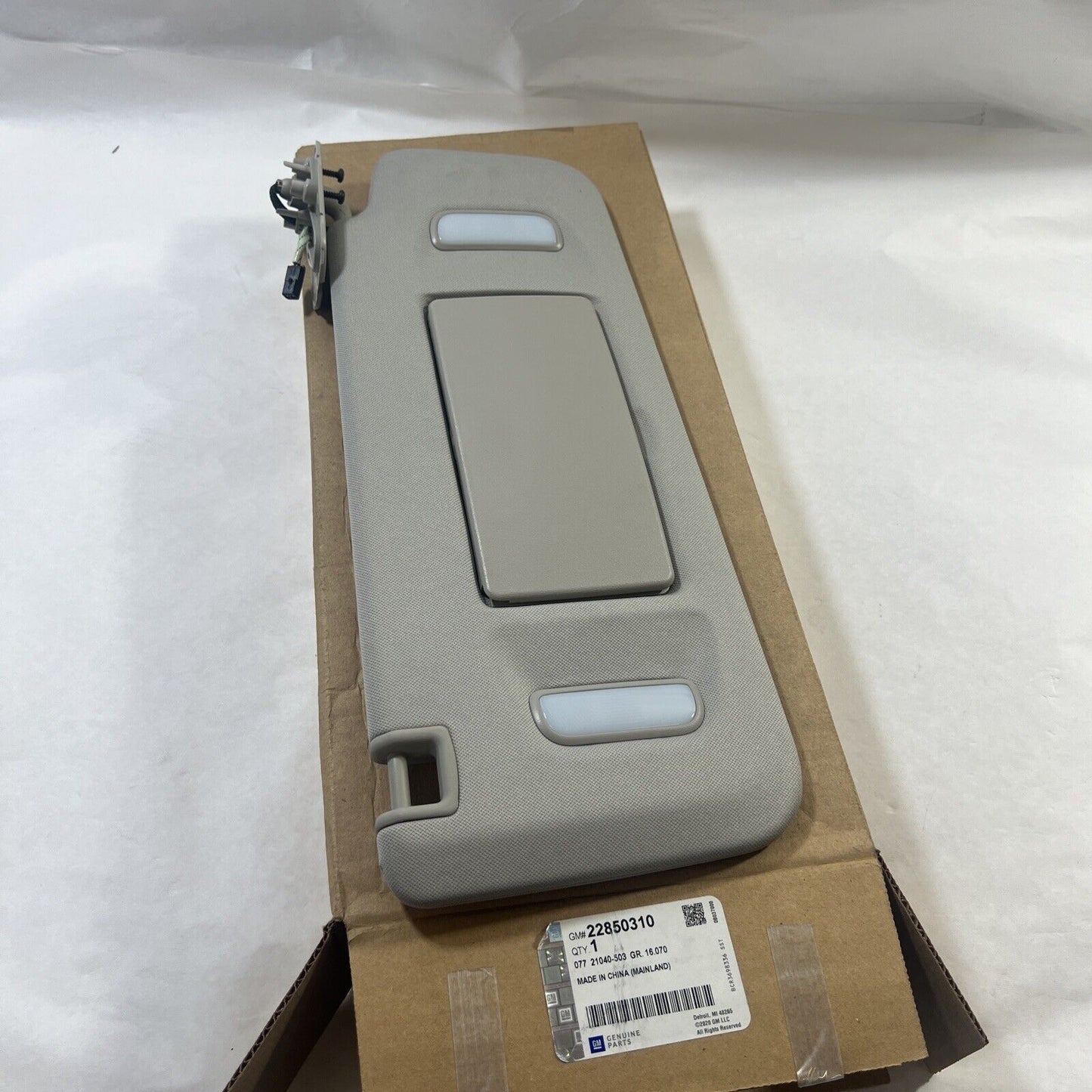 Genuine OEM GM Chevrolet Right Passenger Side Sunvisor 2007-14 Gray 22850310