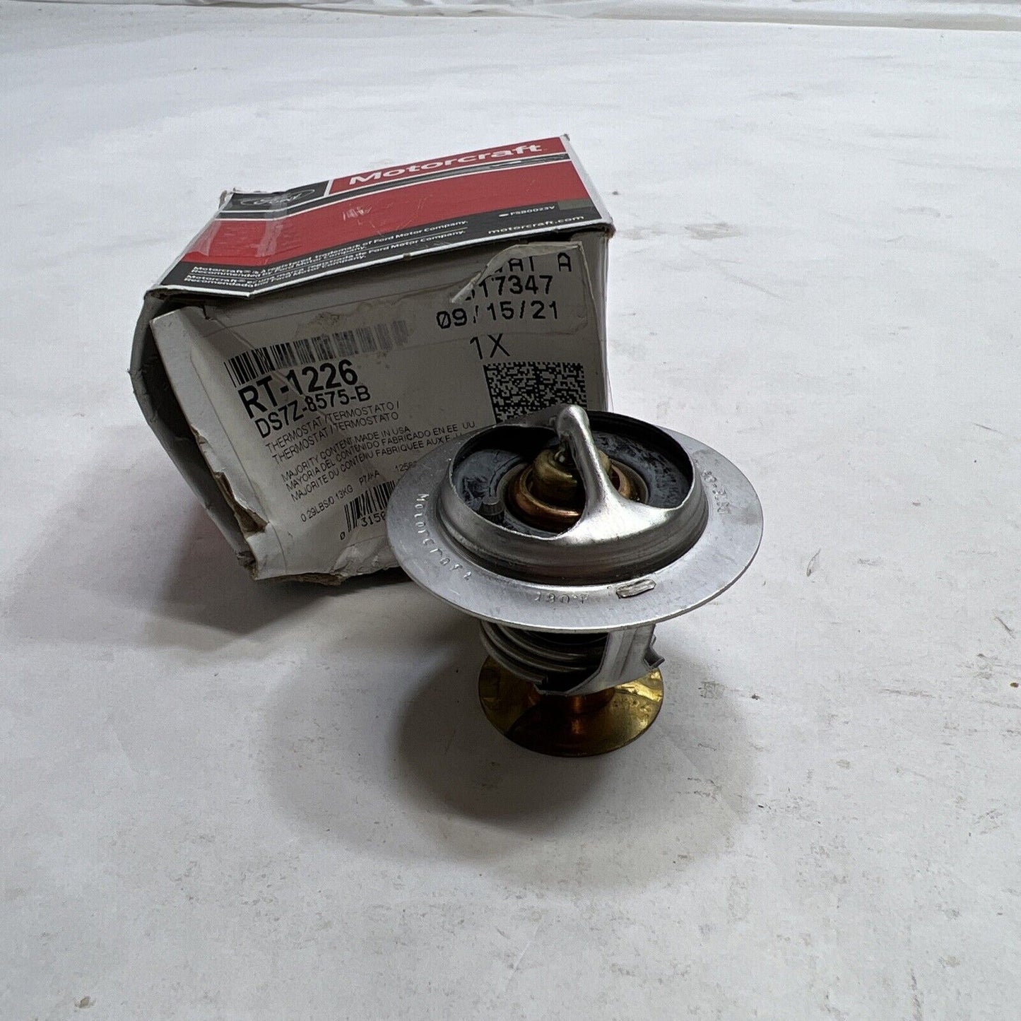 New OEM Ford Coolant Thermostat DS7Z-8575-B Motorcraft RT-1226