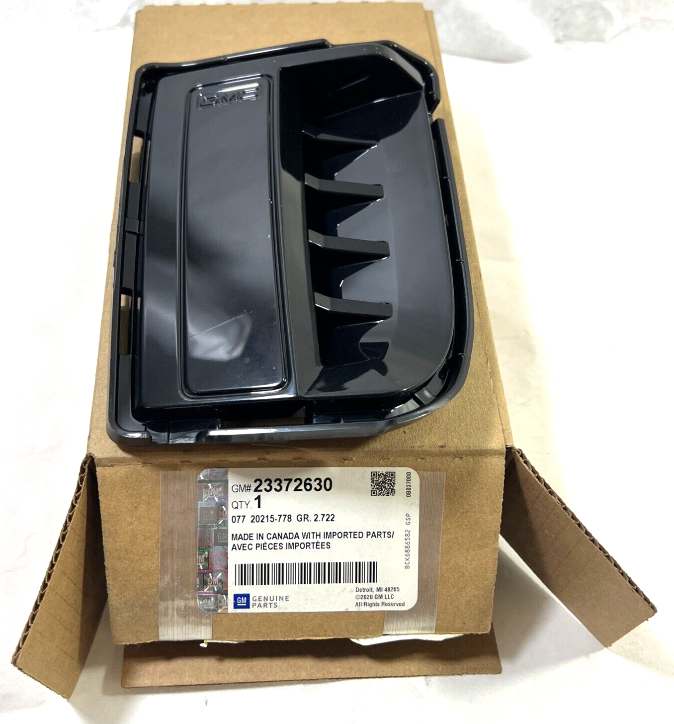 Genuine OEM GM Terrain Right Side Bumper Grille Trim Cover 2016-2017 23372630