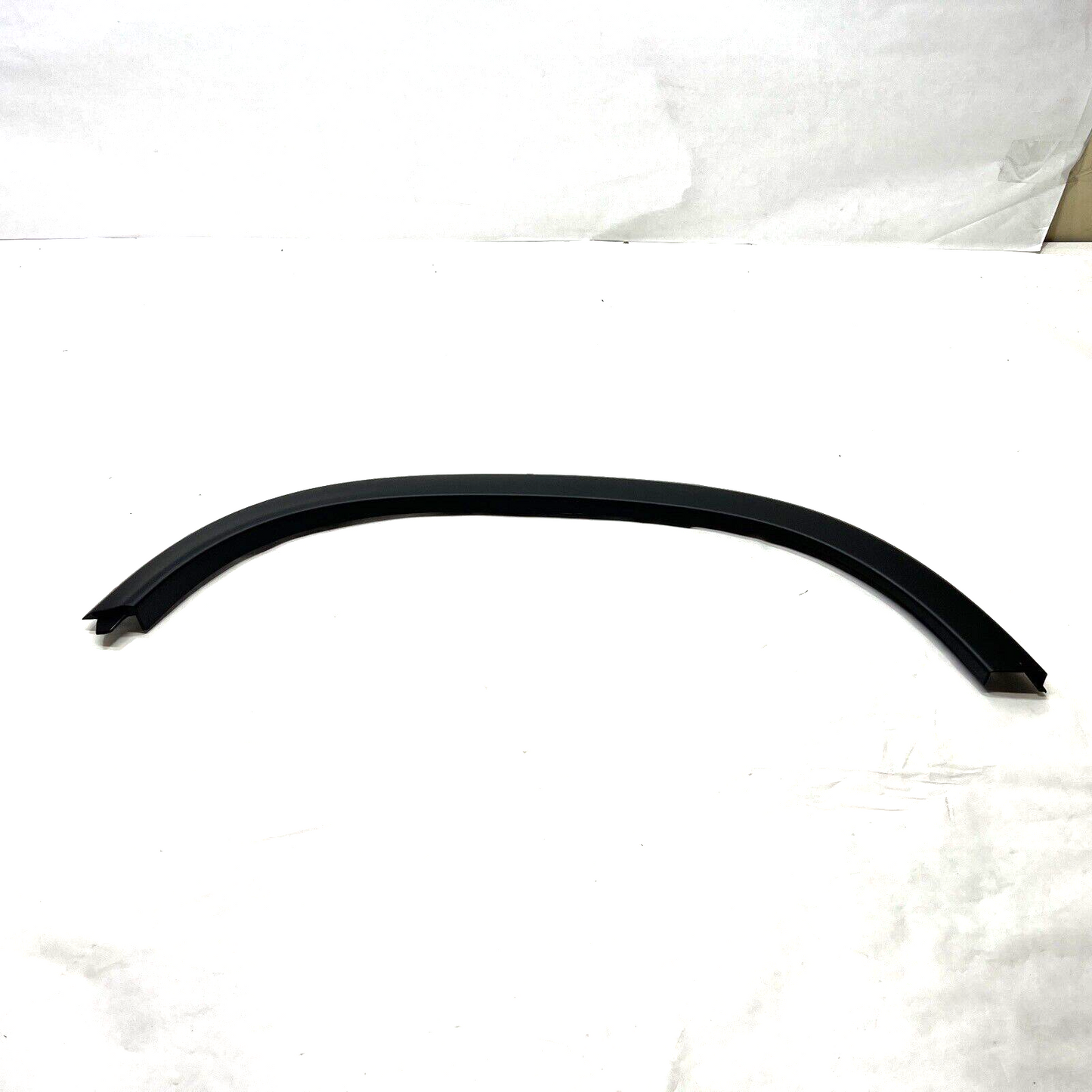 New OEM Genuine GM Trax Right Passenger Side Wheel Opening Molding 95298242