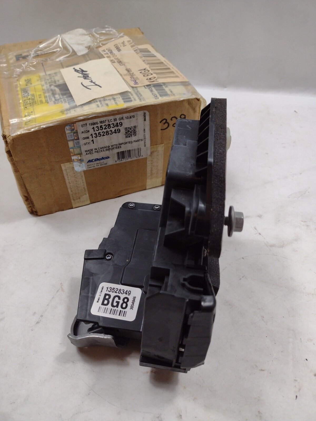 Genuine OEM GM Door Latch Assembly 13528349