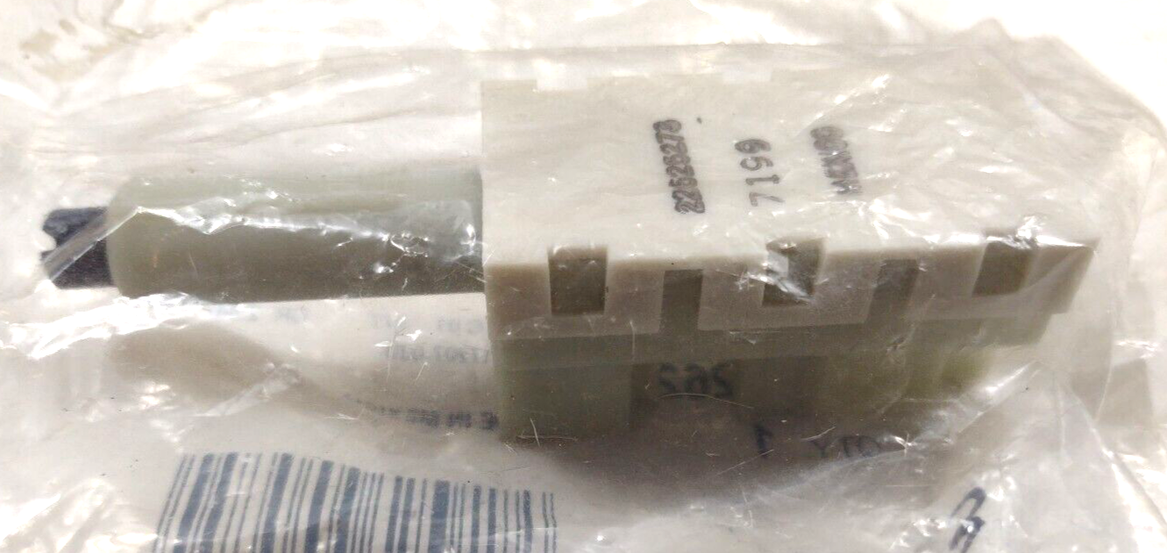 Genuine OEM GM Chevy Equinox Cruise Control Switch 2002-2007 22625273