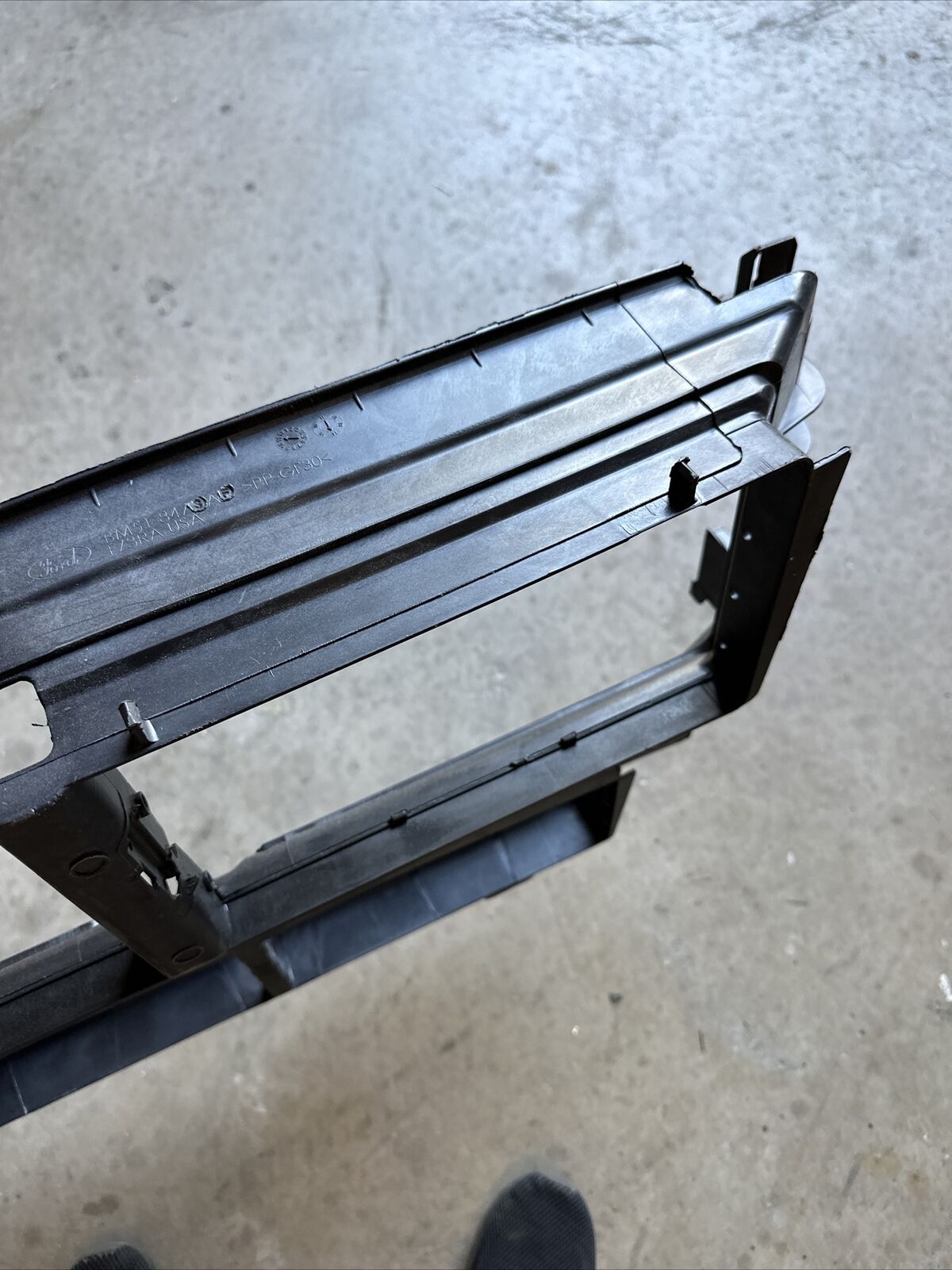 New OEM Genuine Ford Focus 2012 -2014 Radiator Shutter Housing CM5Z-8B455-A