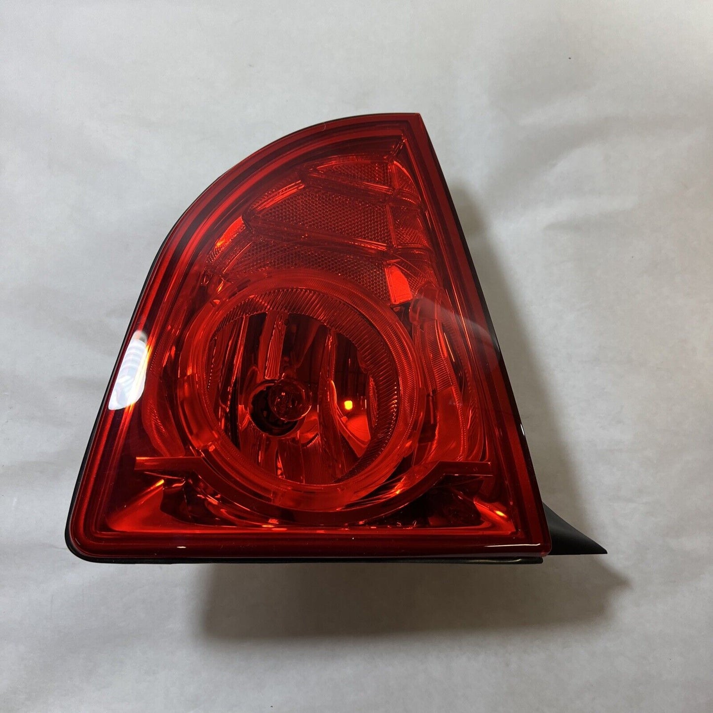 Genuine OEM GM Chevy Malibu Driver Side Tail Lamp Assembly 2008 - 2012 20914363