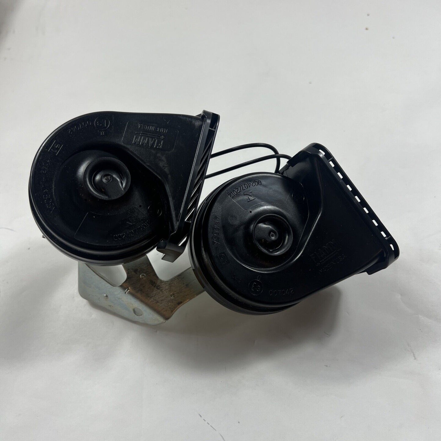 NEW OEM Ford Focus C-MAX Dual Note Electric Horn & Bracket Assembly CM5Z13832A