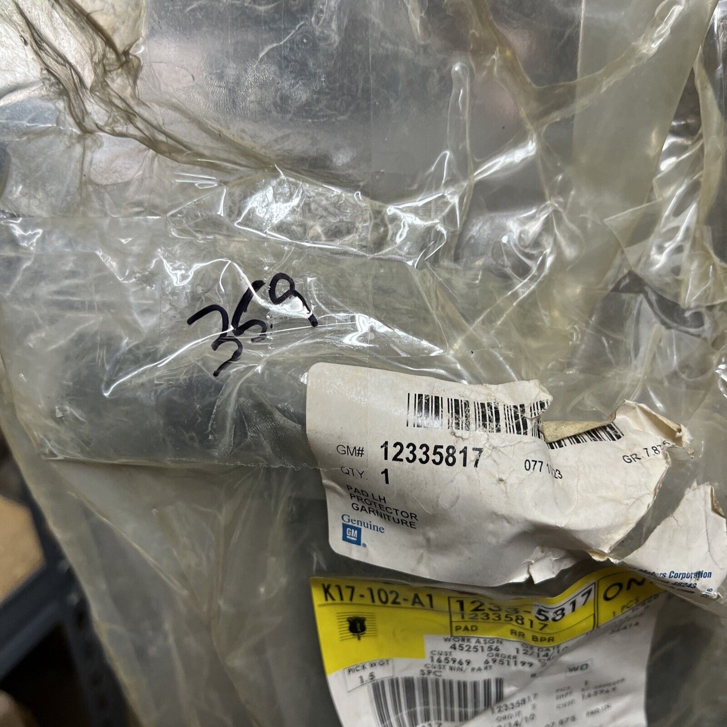 New OEM Genuine GM 2002-2008 Rear Driver Side Bumper Step Outer Pad 12335817