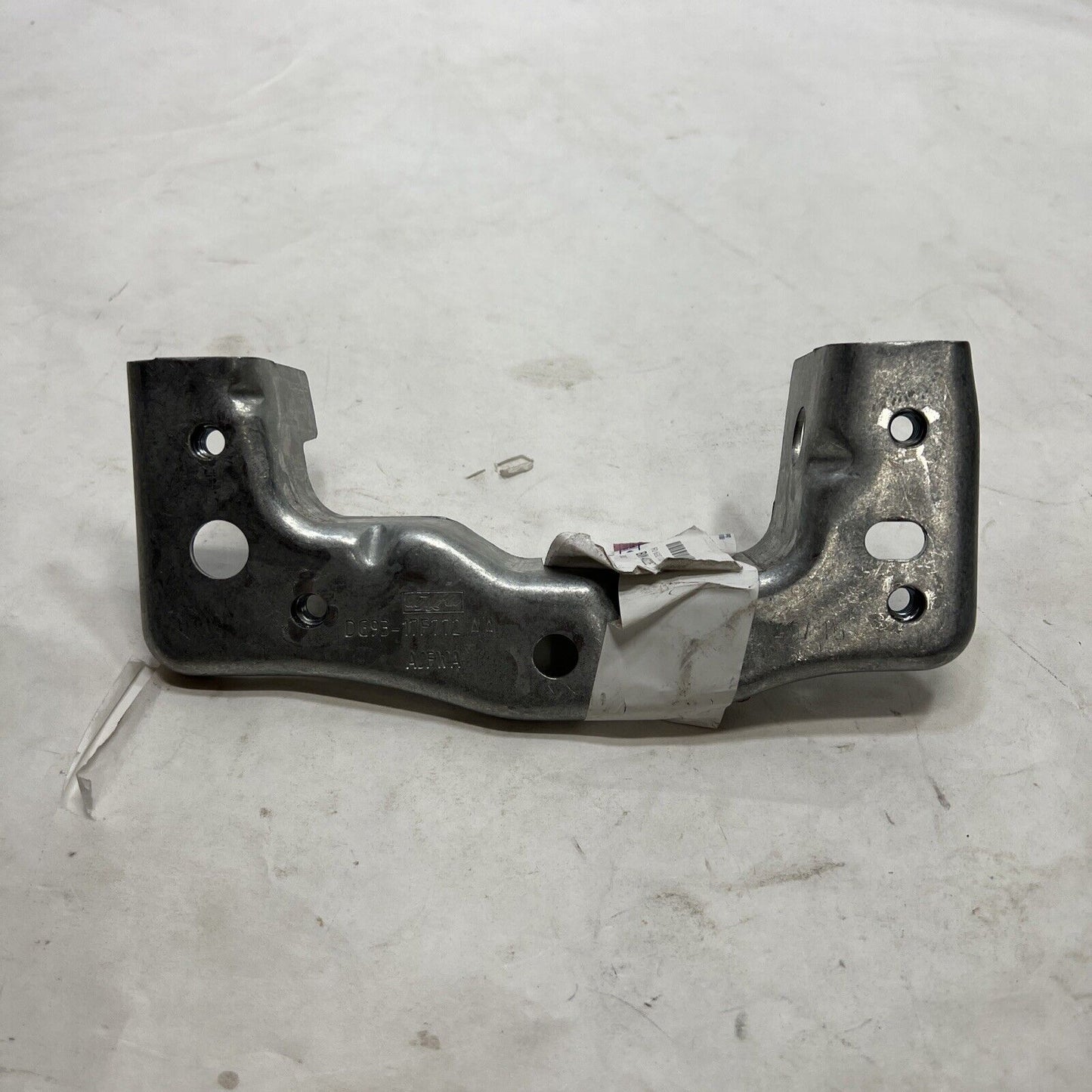 New OEM Genuine Ford Fusion 13-14 Left Driver Side Bumper Bracket 6G9Z17C897B