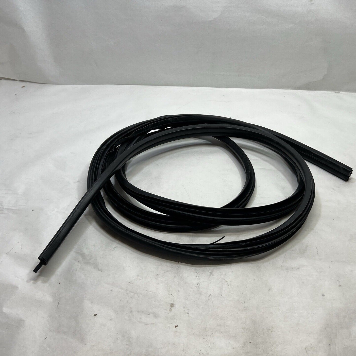 New OEM Genuine Ford Center Inner Door Weather strip Seal Body EK4Z61404A06E