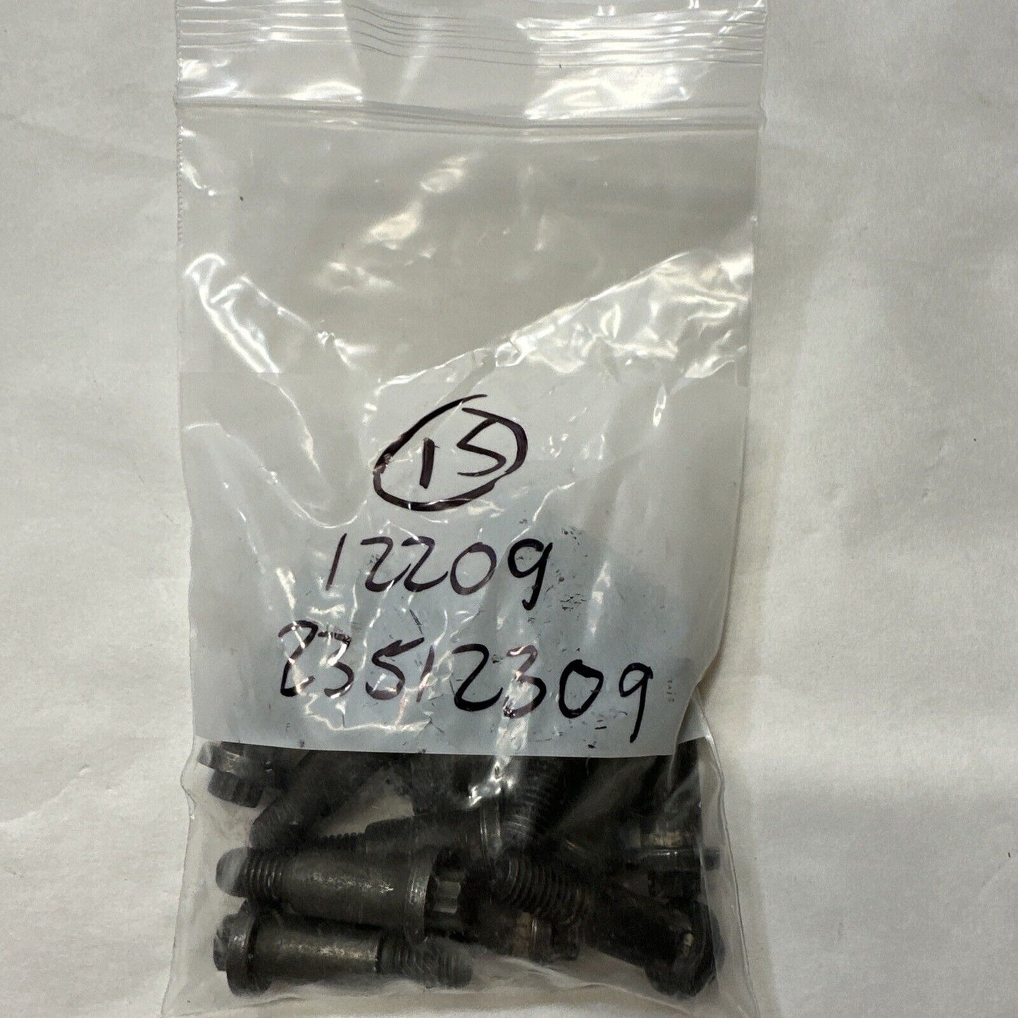 New OEM Genuine Detroit Diesel Bolt 23512309