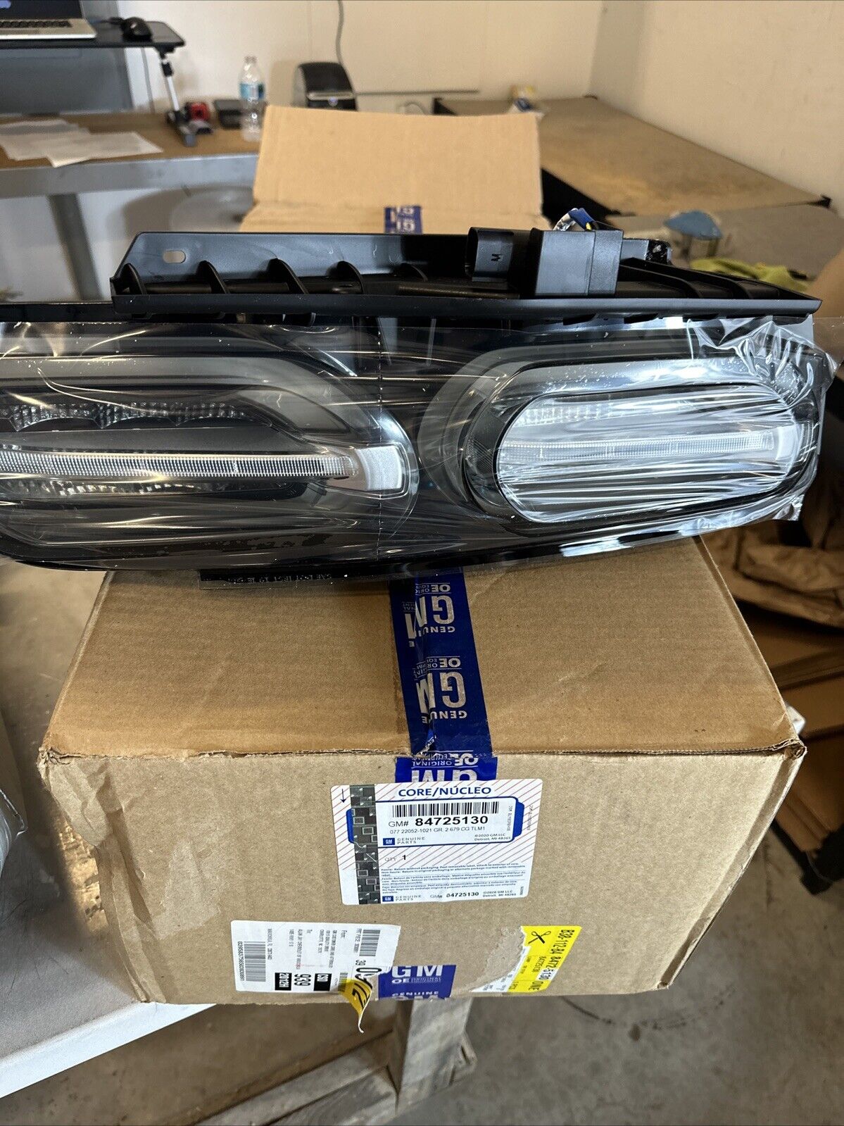 Genuine OEM GM Rear Right Side LED Smoked Tail Light Lamp 2019-2024 84725130