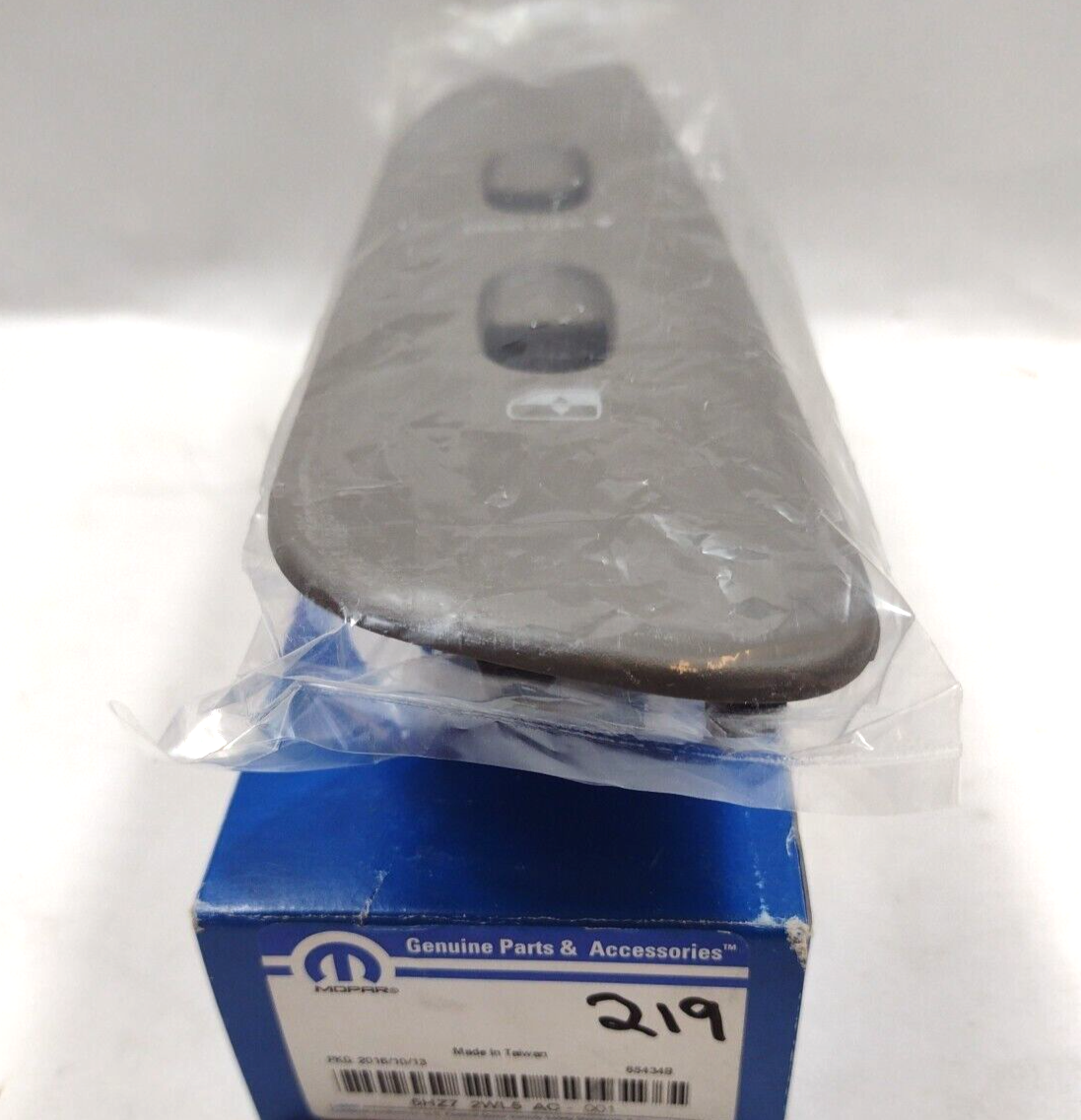 Genuine OEM Mopar Right Side Power Window/Door Lock Switch Bezel 5HZ72WL5AC