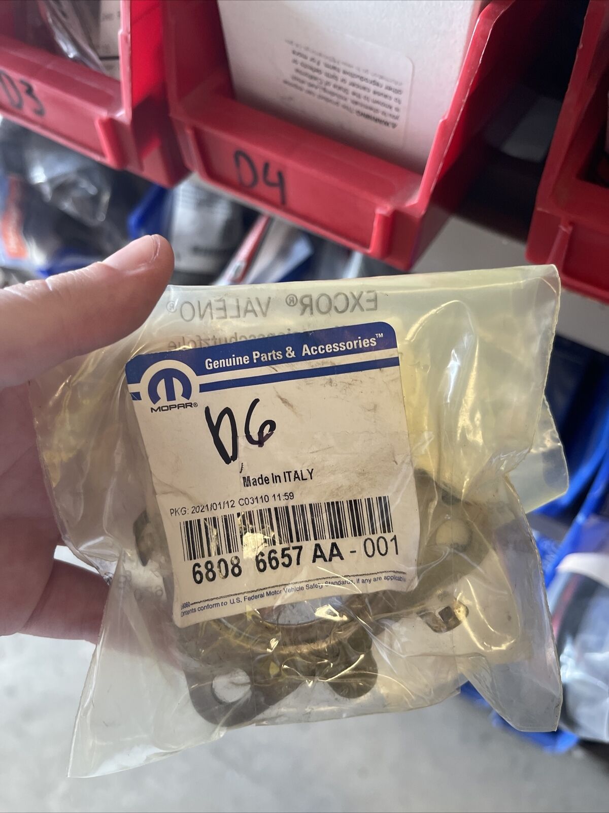 New OEM Genuine Mopar Sprinter 2500 07-09 Exhaust Manifold Upper Seal 68086657AA