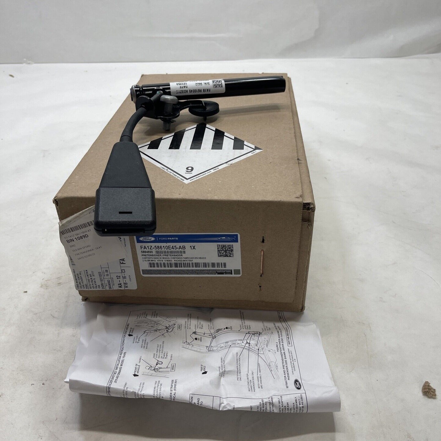 New OEM Genuine Ford Lincoln MKX Seatbelt Buckle 2016-2018 FA1Z58610E45AB