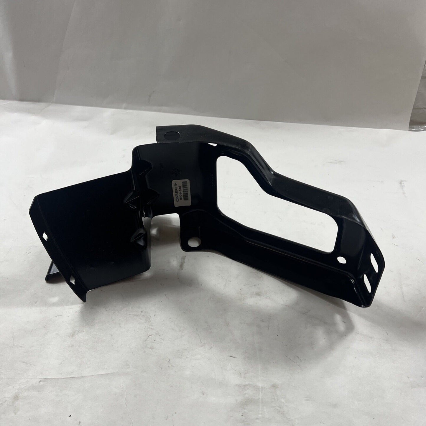 Genuine OEM GM Chevrolet Avalanche 1500 Bumper Assembly 2003-2006 88944140