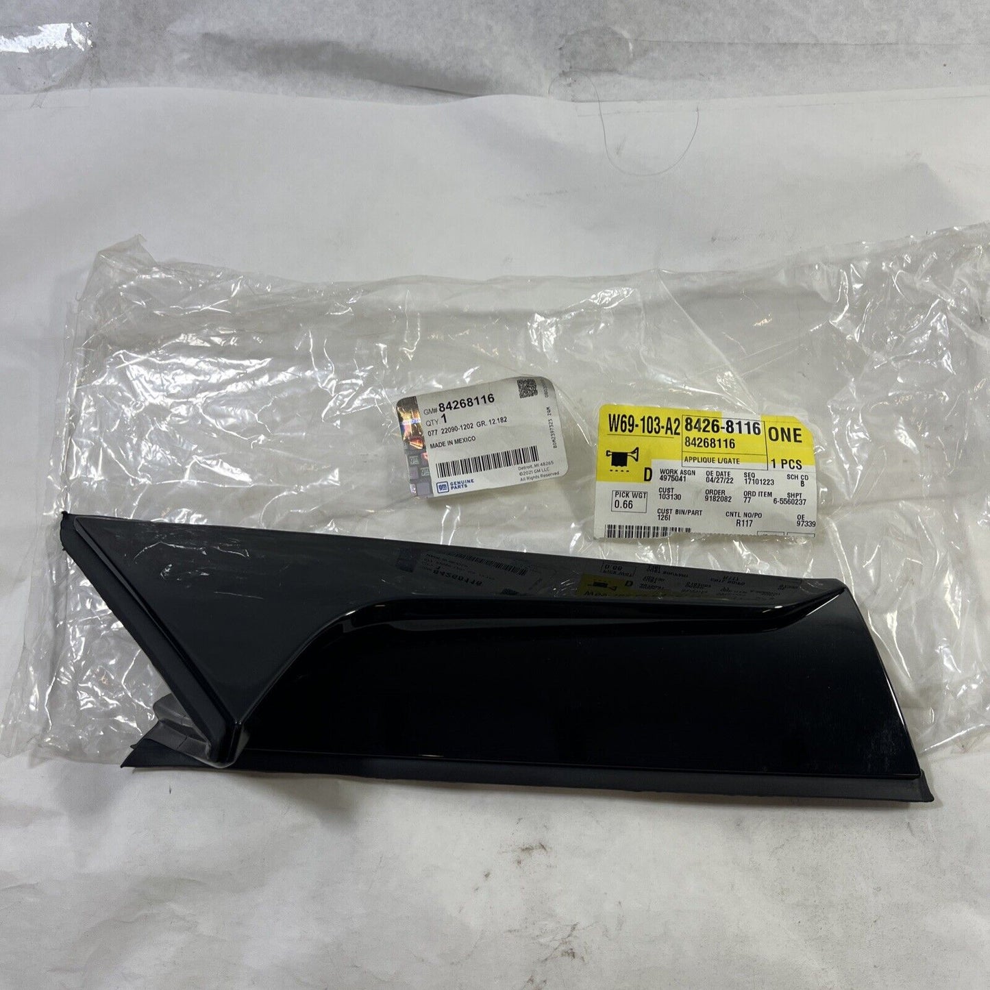 Genuine OEM GM Terrain Right Passenger Side Applique 2018-2024 84268116