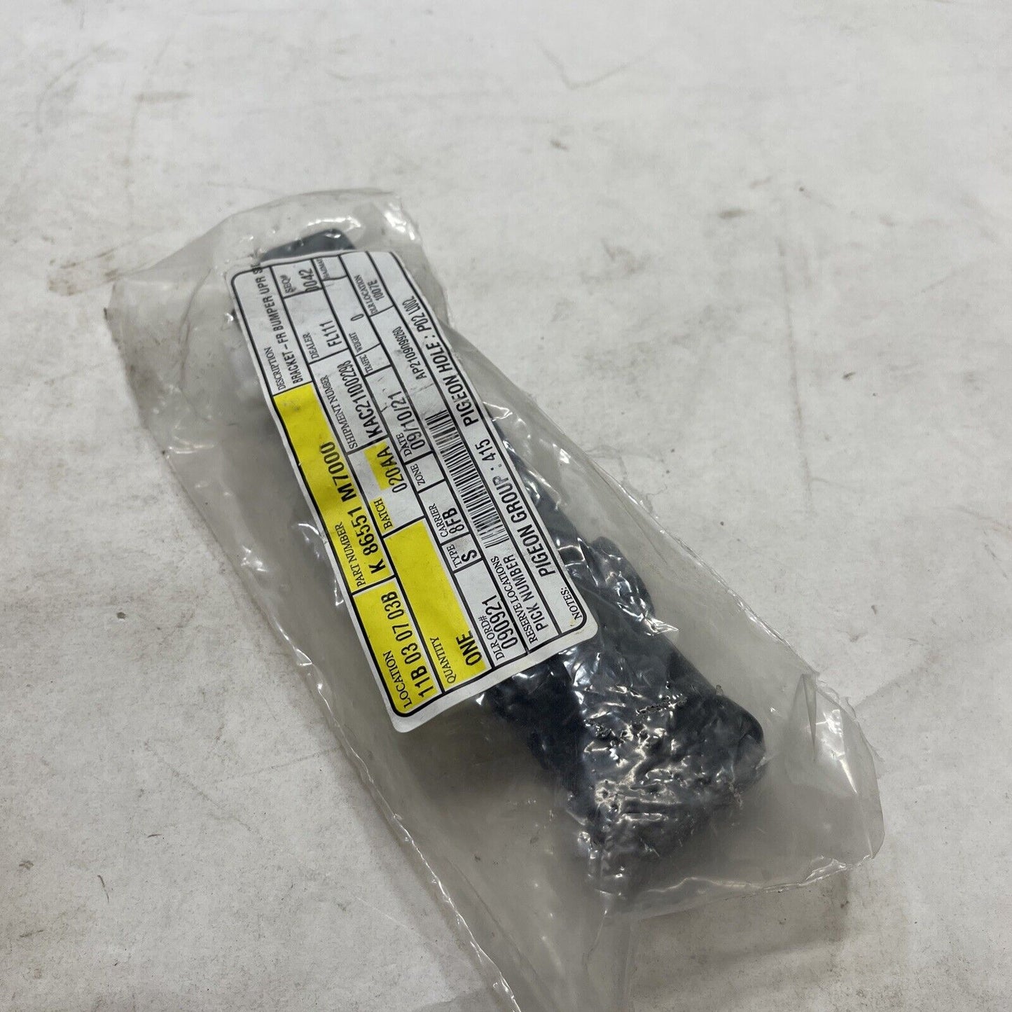 New OEM Genuine Kia Forte Front Bumper Retainer Bracket 86552M6000