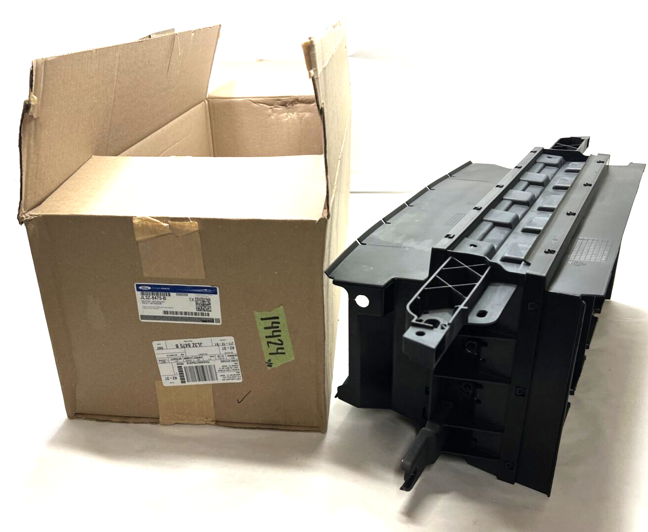 New OEM Genuine Ford Lower Radiator Grille Shutter Control Assembly JL3Z8475B