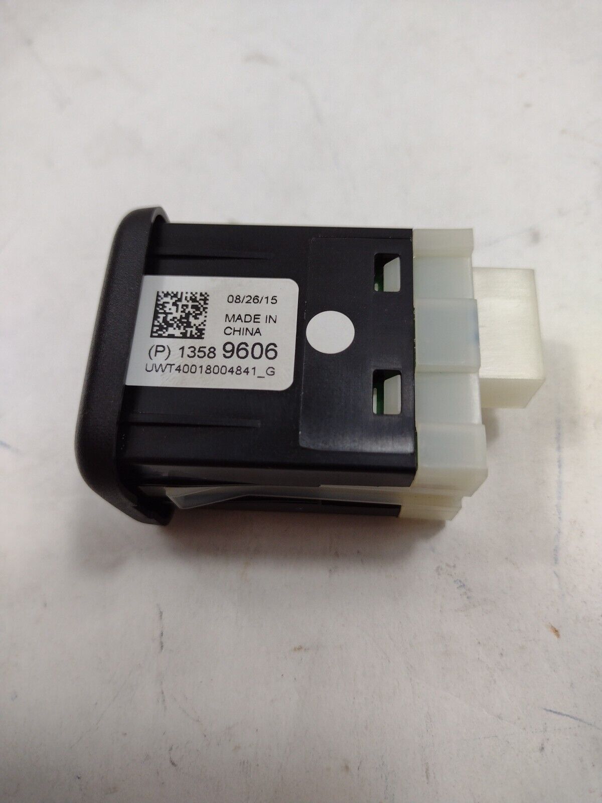 Genuine OEM GM Buick Enclave USB 2-Port Receptacle 2014-2024 13539082