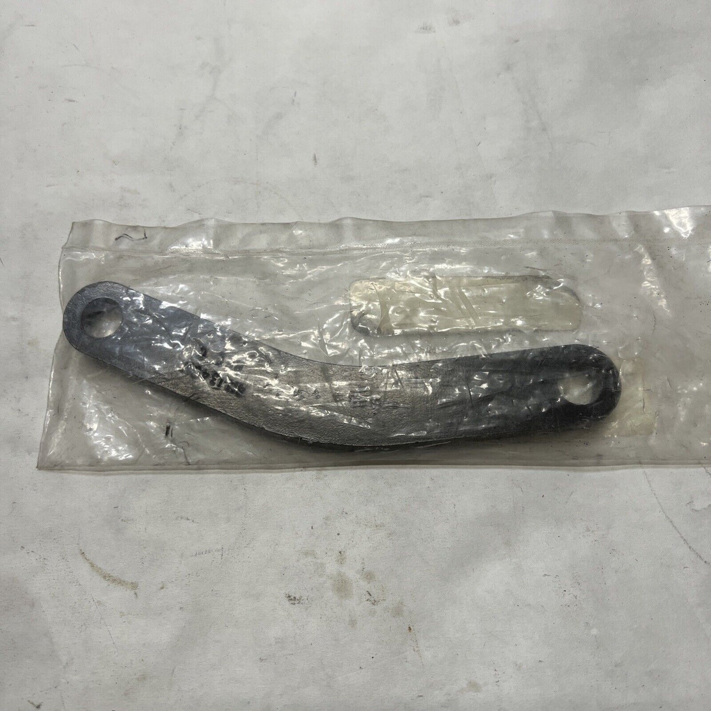 New OEM Mack LOWER Alternator MOUNTING BRACKET 3MJ485AM2 25168673