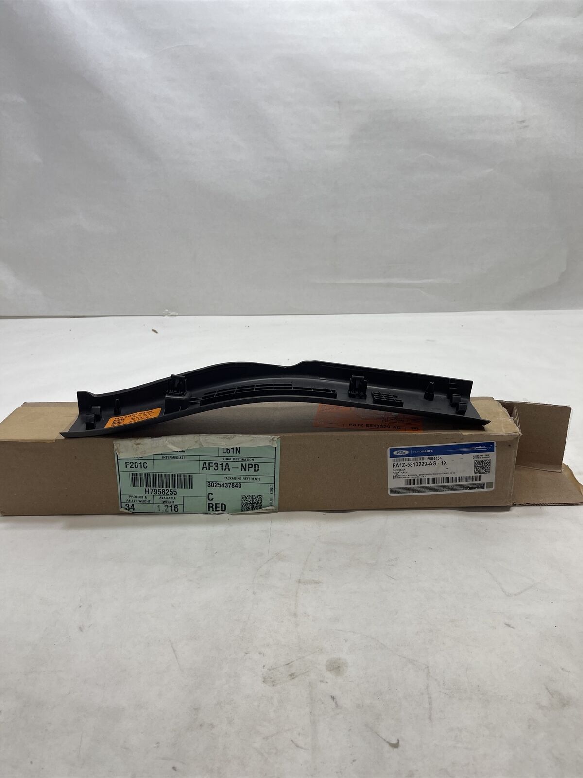 New OEM Genuine Ford Nautilus 16-23 Left Driver Side Sill Plate FA1Z5813229AG