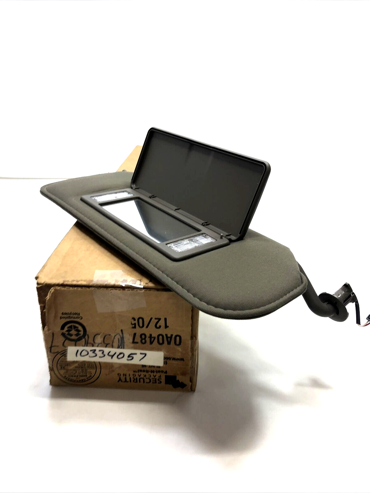 New OEM Genuine GM Right Paassenger Side Windshield Sunshield Sun Visor 10334057