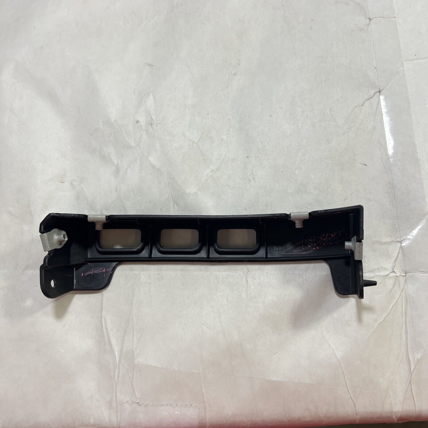 Genuine OEM GM Equinox Front Driver Side Wheelhouse Liner Bracket 18-23 23227561