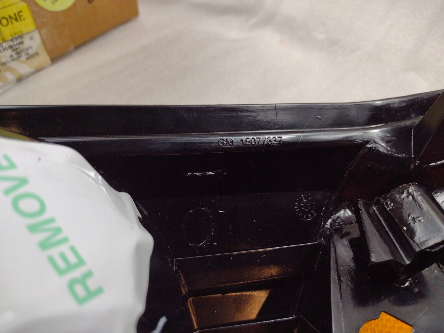 Genuine OEM GM Chevrolet Avalanche 1500 Turn Signal 2002-2006 15077337