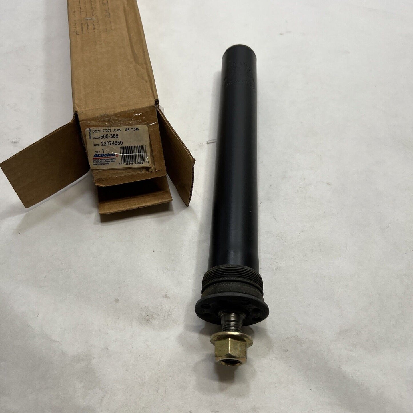 New OEM Genuine GM Lumina 1998-2001 Shocks and Strut Cylinder 22074850