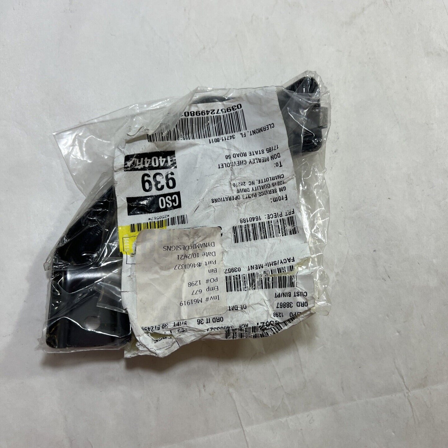 Genuine OEM GM Front Driver Side Bumper Fascia Outer Bracket 2020-2023 84603327