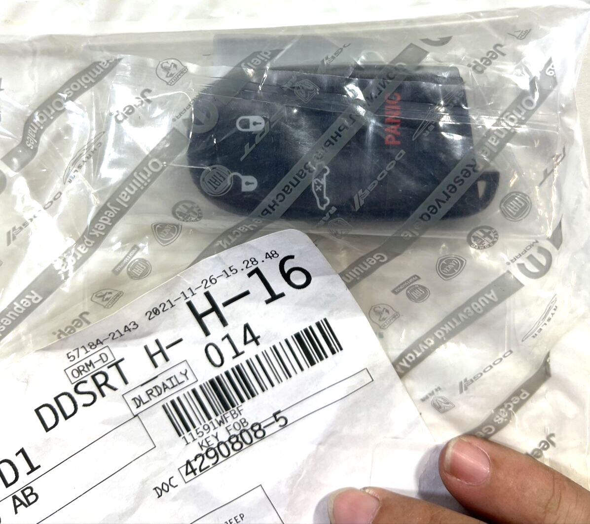 Genuine OEM Mopar Integrated Key FOB Transmitter 2015-2017 68155686AB