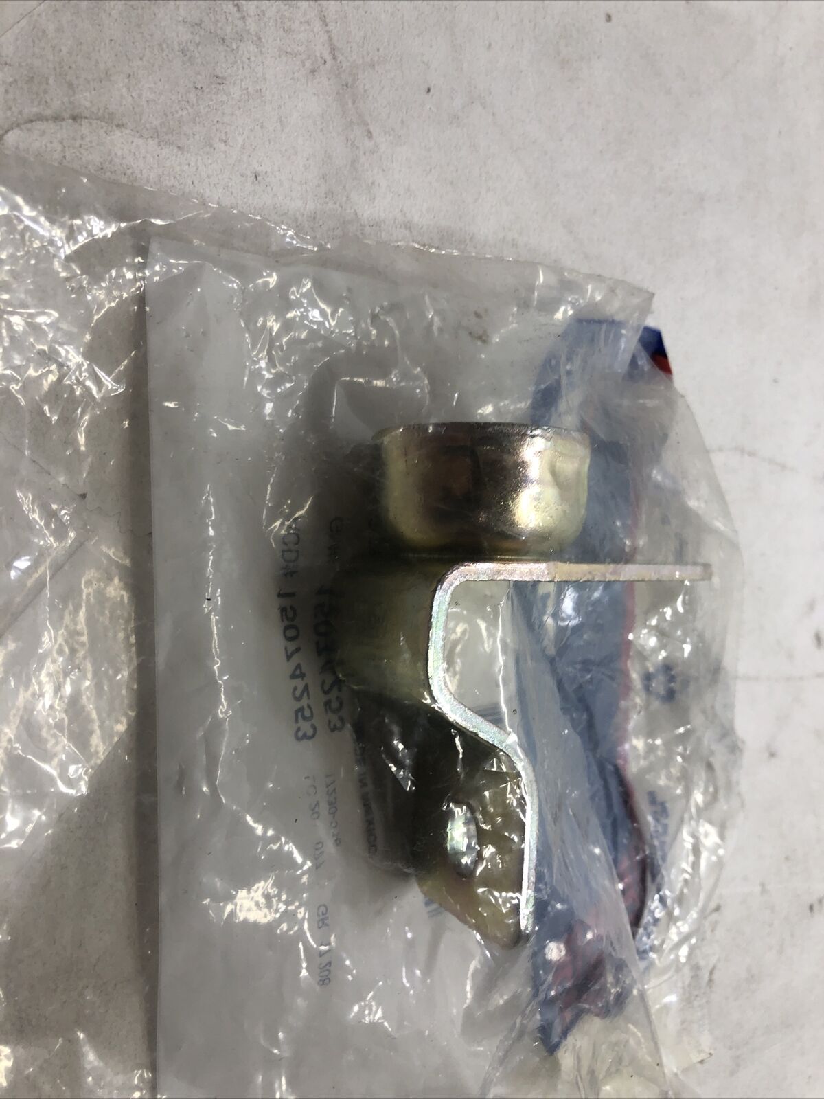 New OEM Genuine GM Chevrolet 2000-2007 Driver Side Inner Tailgate Hinge 15074253