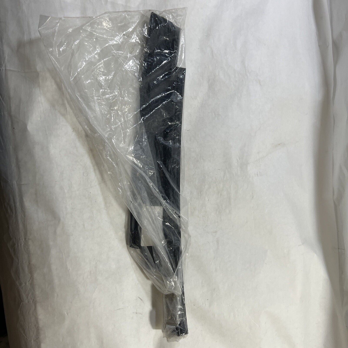 Genuine OEM GM Front Left Driver Side Door Window Molding 2012-2016 95090575