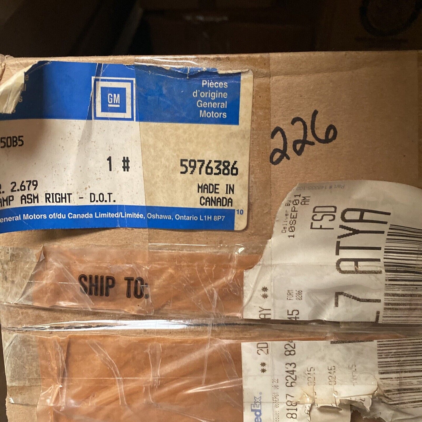 New OEM GM Genuine Tail Light Passenger Side 5976386 (BARB5444 DS1524)