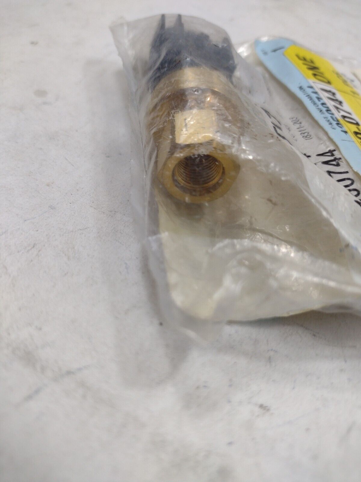 Genuine OEM GM Chevy Escalade Fuel Pressure Sensor 2007-2009 13500744