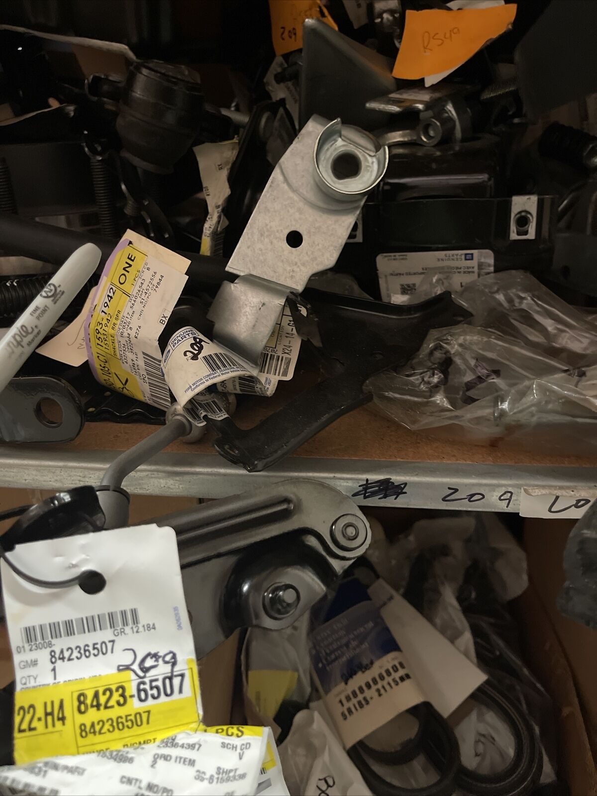 New OEM Genuine GM  Camaro 2016-2023 Passenger Side (RH) Black Hinge 84236507