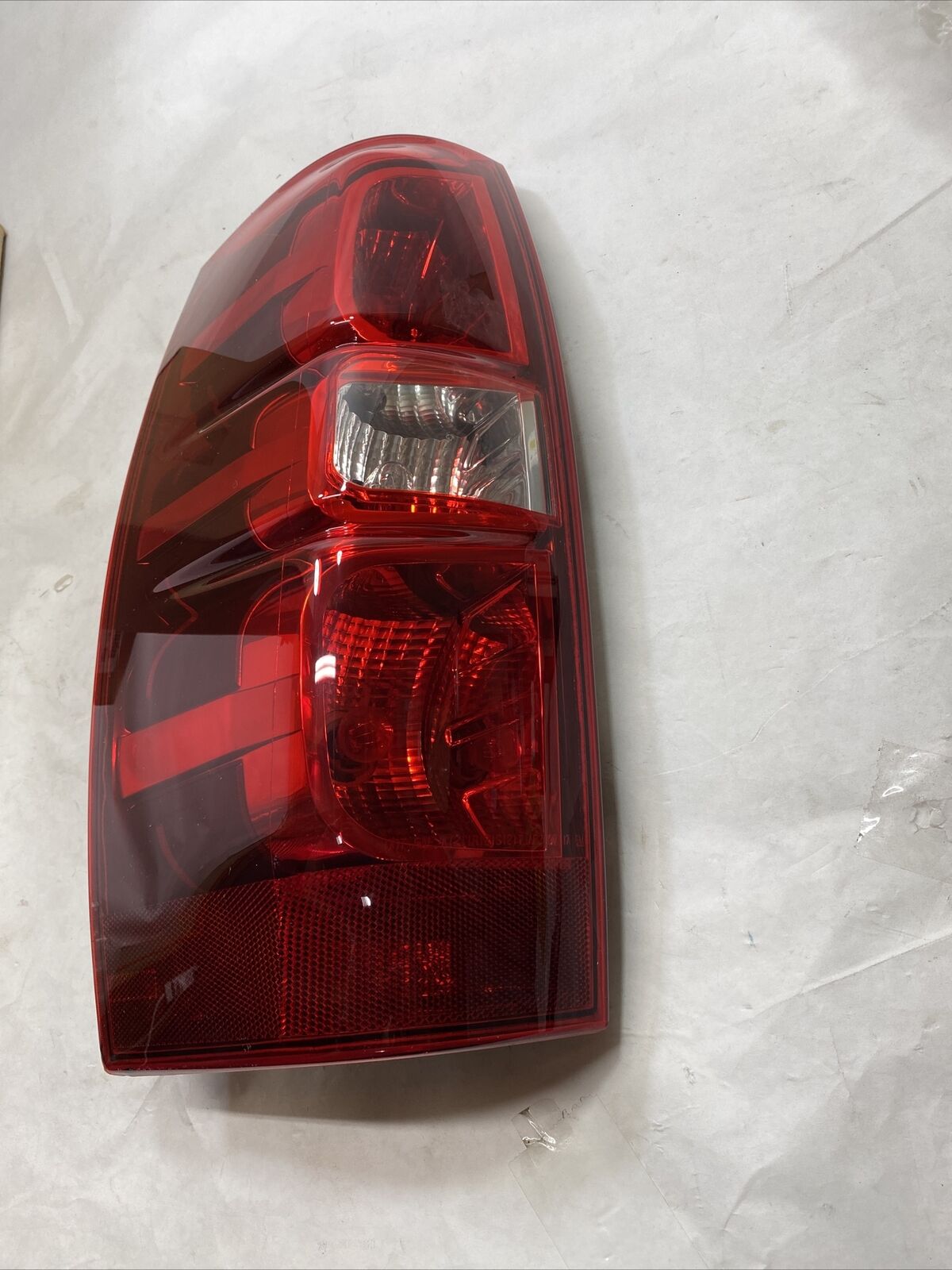 New OEM GM Chevy Avalanche Tail Light Driver Side GENUINE 2007-2013 25885679