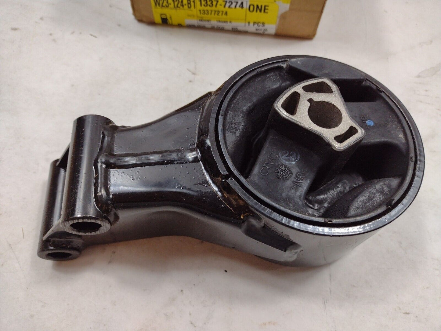 Genuine OEM GM Chevrolet Cruze Rear Transmission Mount 2011-2016 13377274