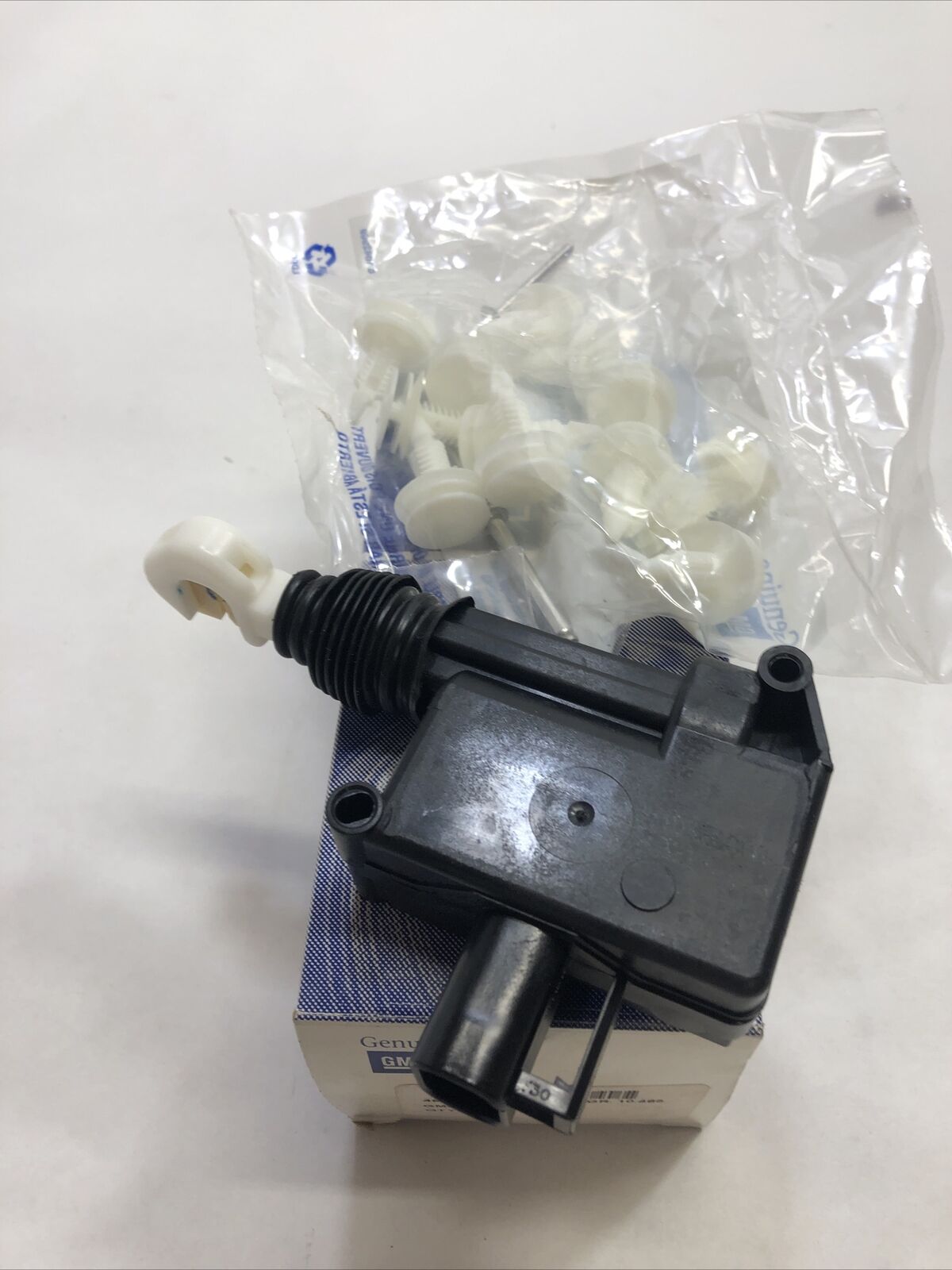 New OEM Genuine GM Chevrolet GMC Power Side Sliding Door Lock Actuator 10324035