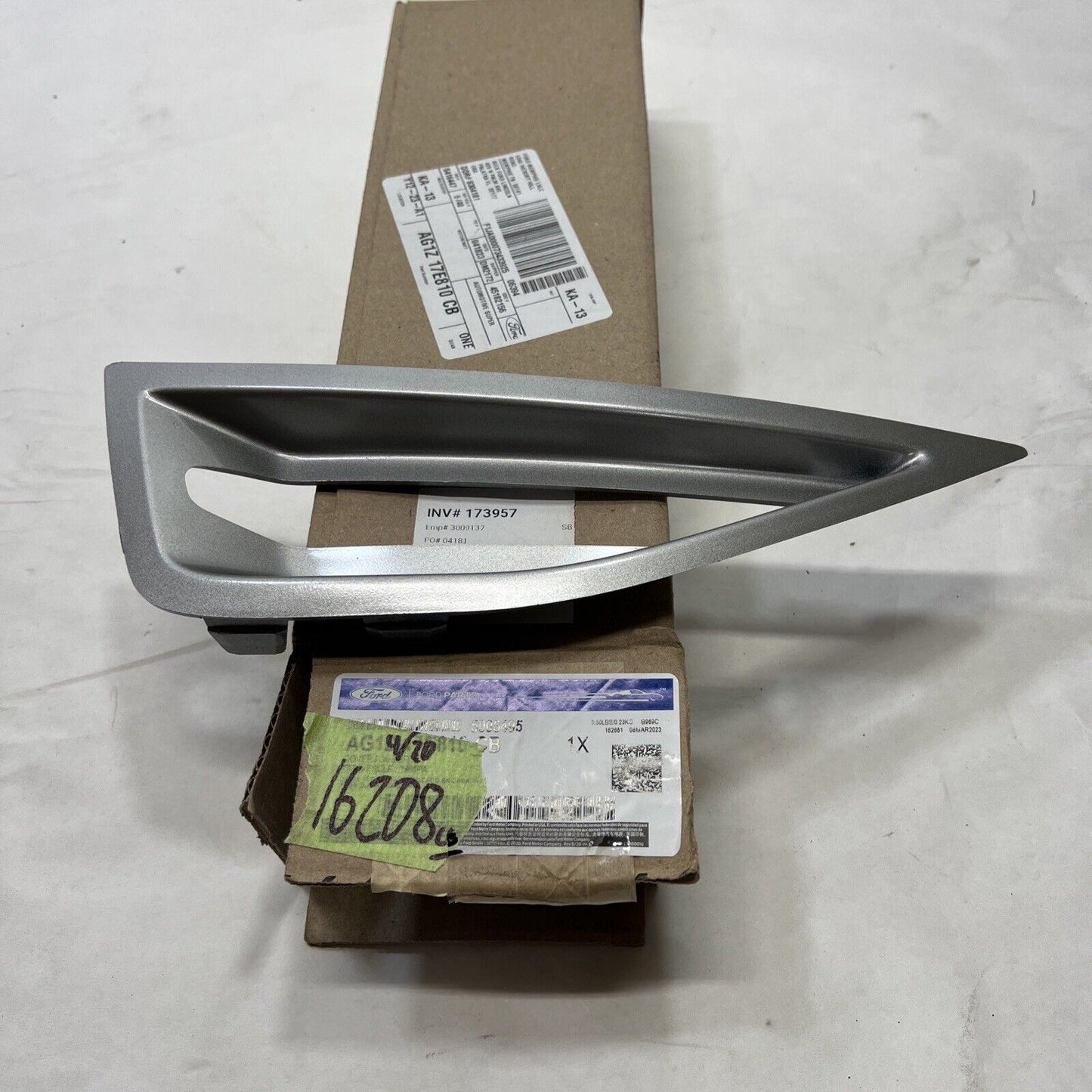 New OEM Genuine Ford Taurus 10-12 Right Passenger Side Side Cover AG1Z17E810CB