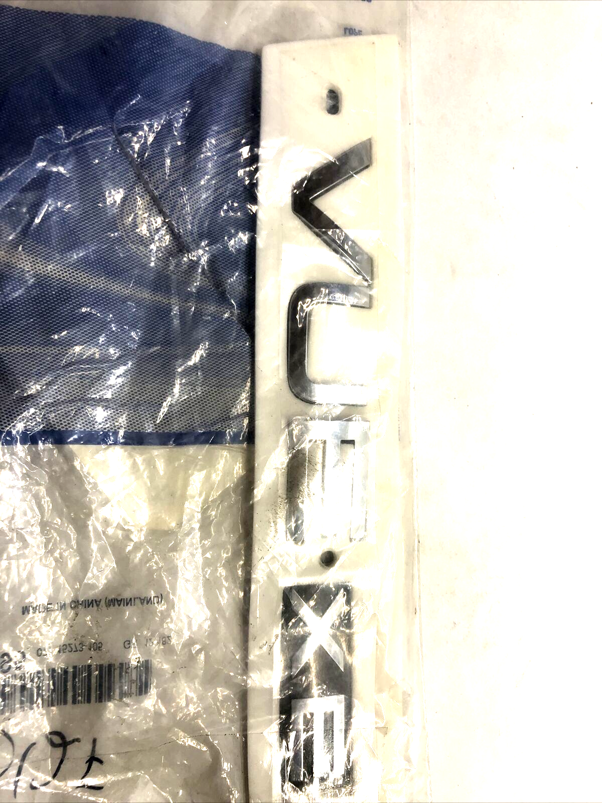 New Genuine OEM GM Saturn Vue Emblem Badge  Nameplate Rear 96848695