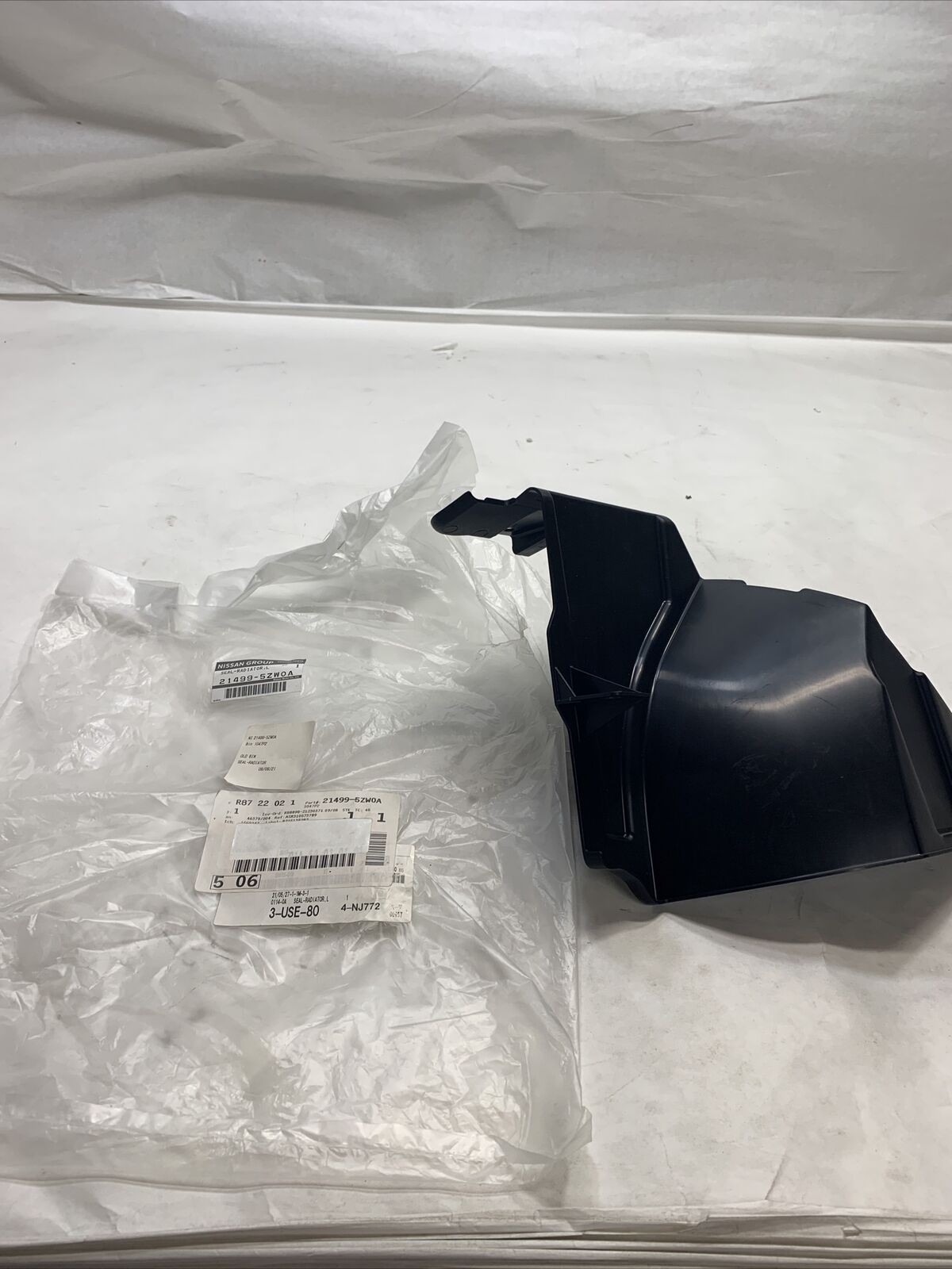 New OEM Genuine Nissan Armada 2017-2020 Radiator Left Upper Side Seal 214995ZW0A